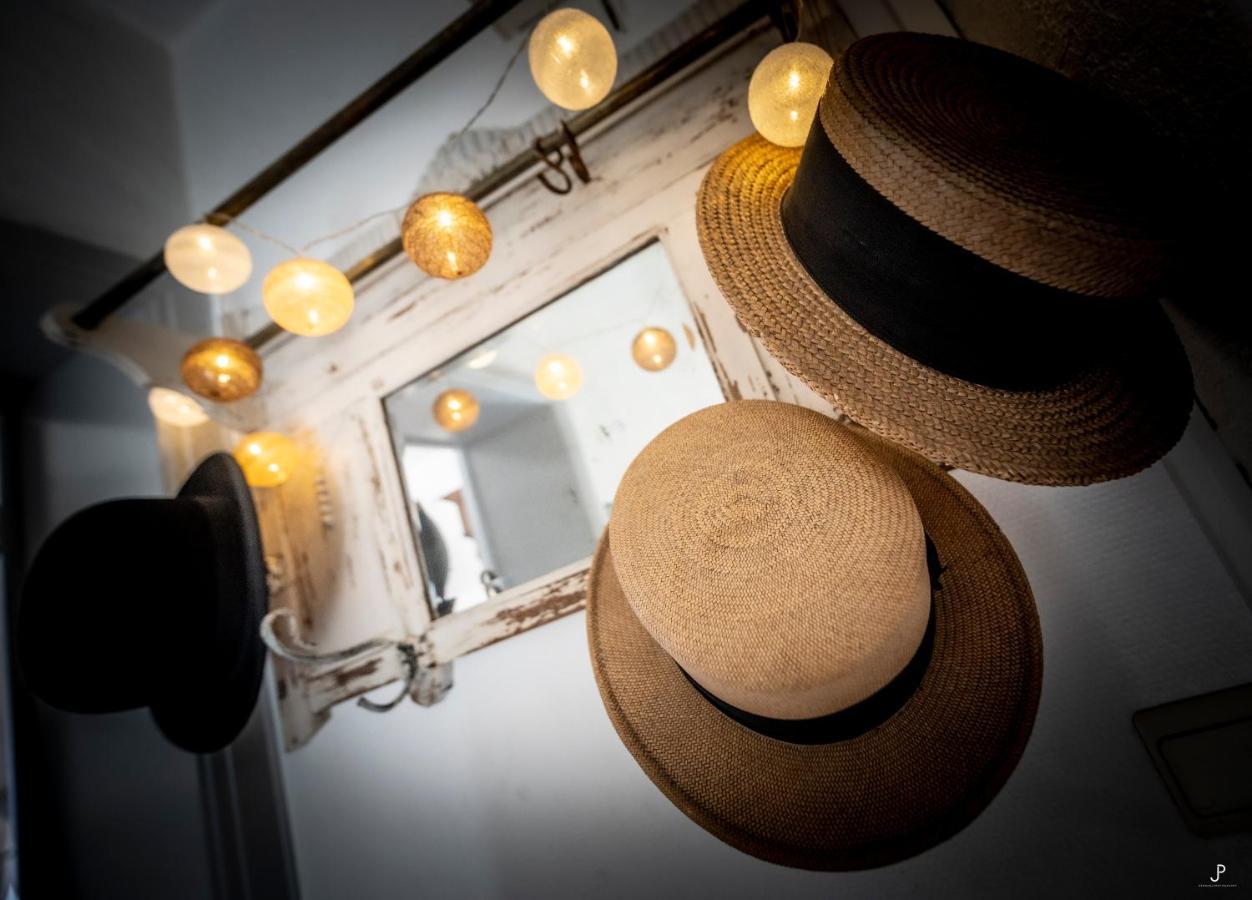 Les 3 Chapeaux Dinant 6P Les Canotiers 4P Avec Terrasse Le Melon 2P Sans Terrasse Exterior foto